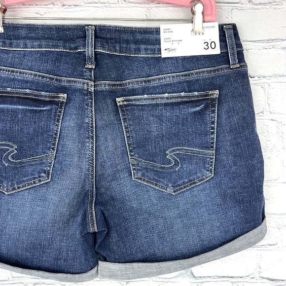 NWT🤩|•SILVER JEANS•| 'Boyfriend Short' Mid Rise Cuffed Stretch Jean Short Sz 30 - Picture 5 of 11